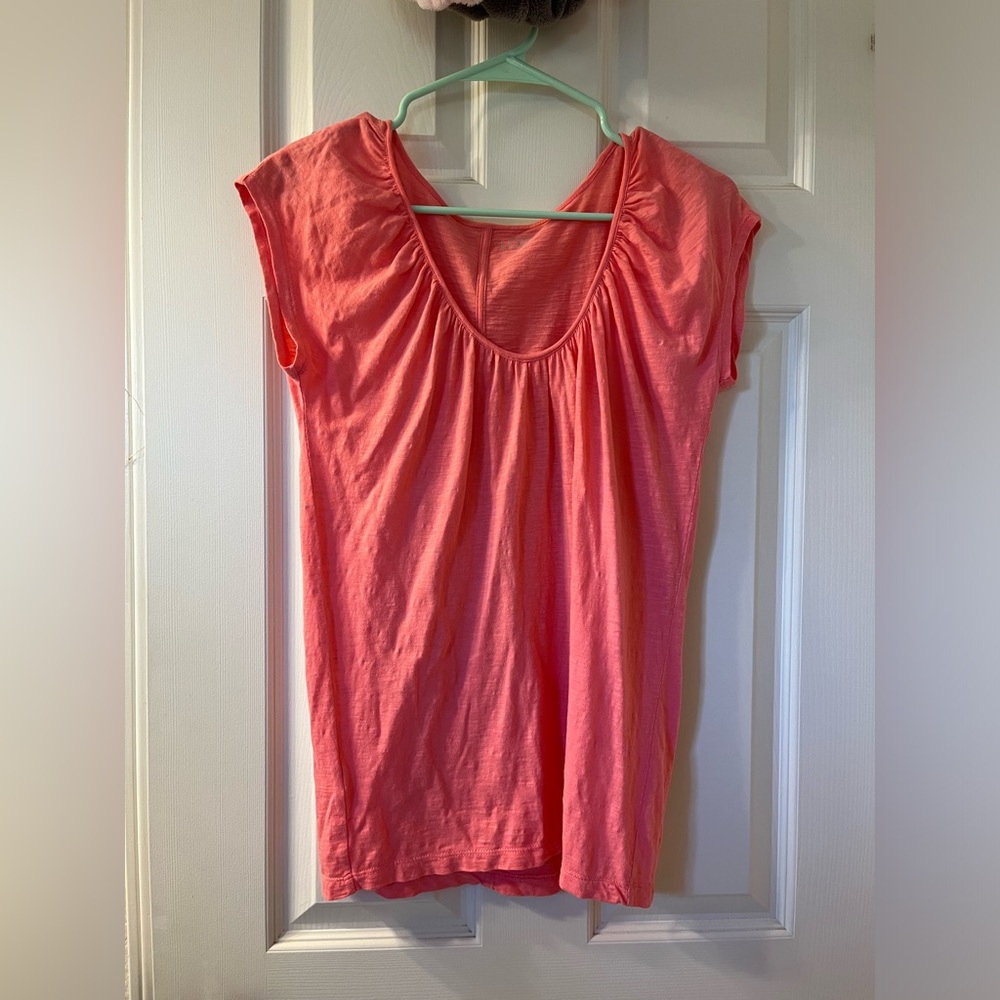 ann taylor loft women’s salmon pink cotton short sleeve scoop neck shirt